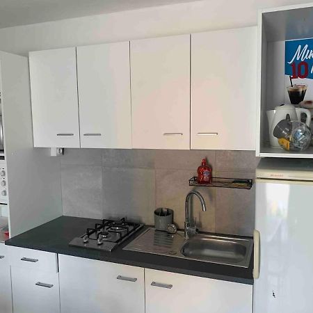 Le Depot Appartement Du Port A Champvert Екстериор снимка