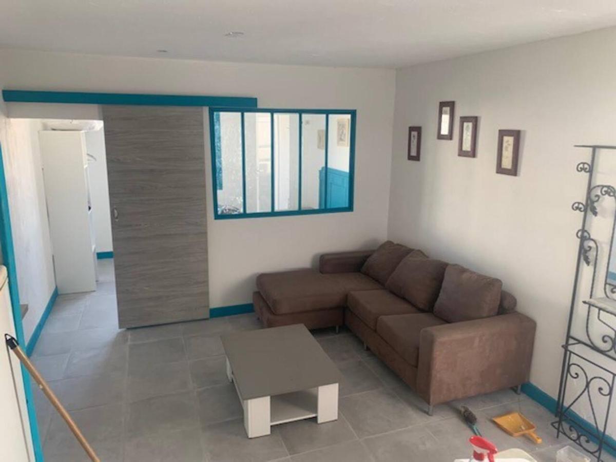 Le Depot Appartement Du Port A Champvert Екстериор снимка