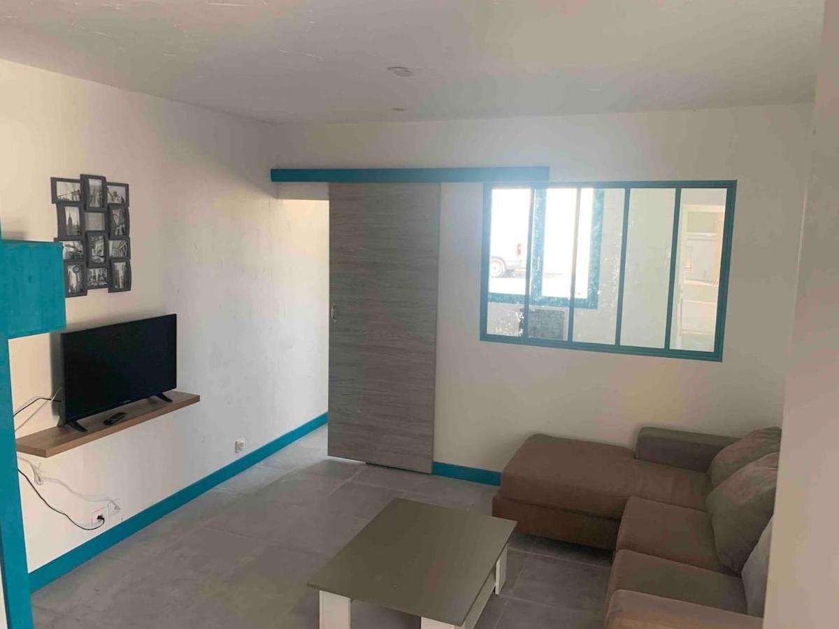 Le Depot Appartement Du Port A Champvert Екстериор снимка