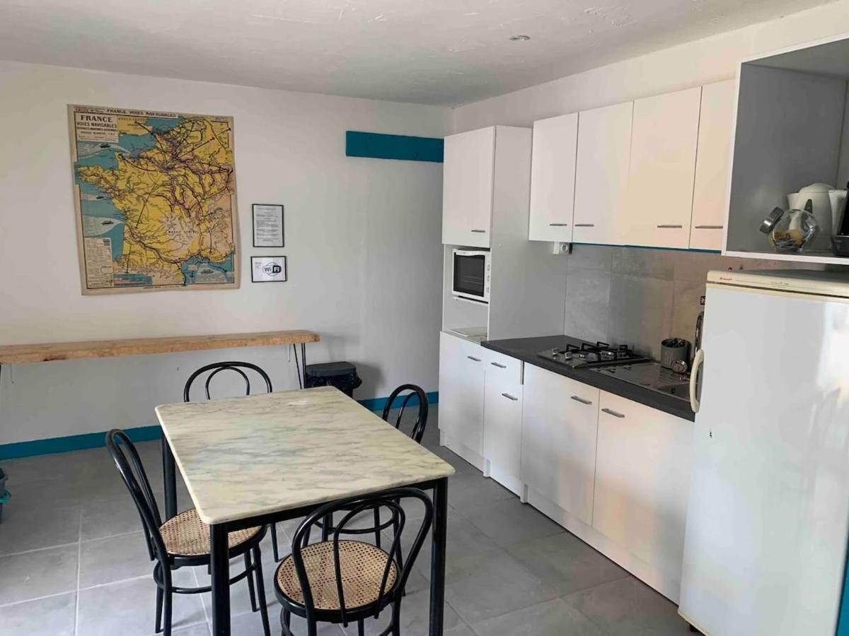 Le Depot Appartement Du Port A Champvert Екстериор снимка