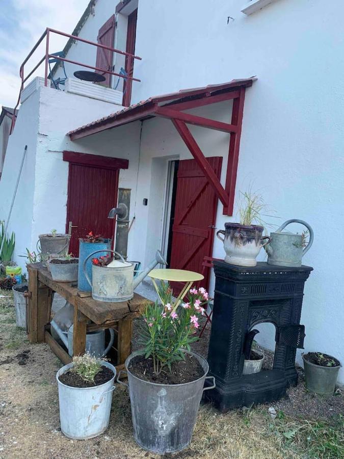 Le Depot Appartement Du Port A Champvert Екстериор снимка