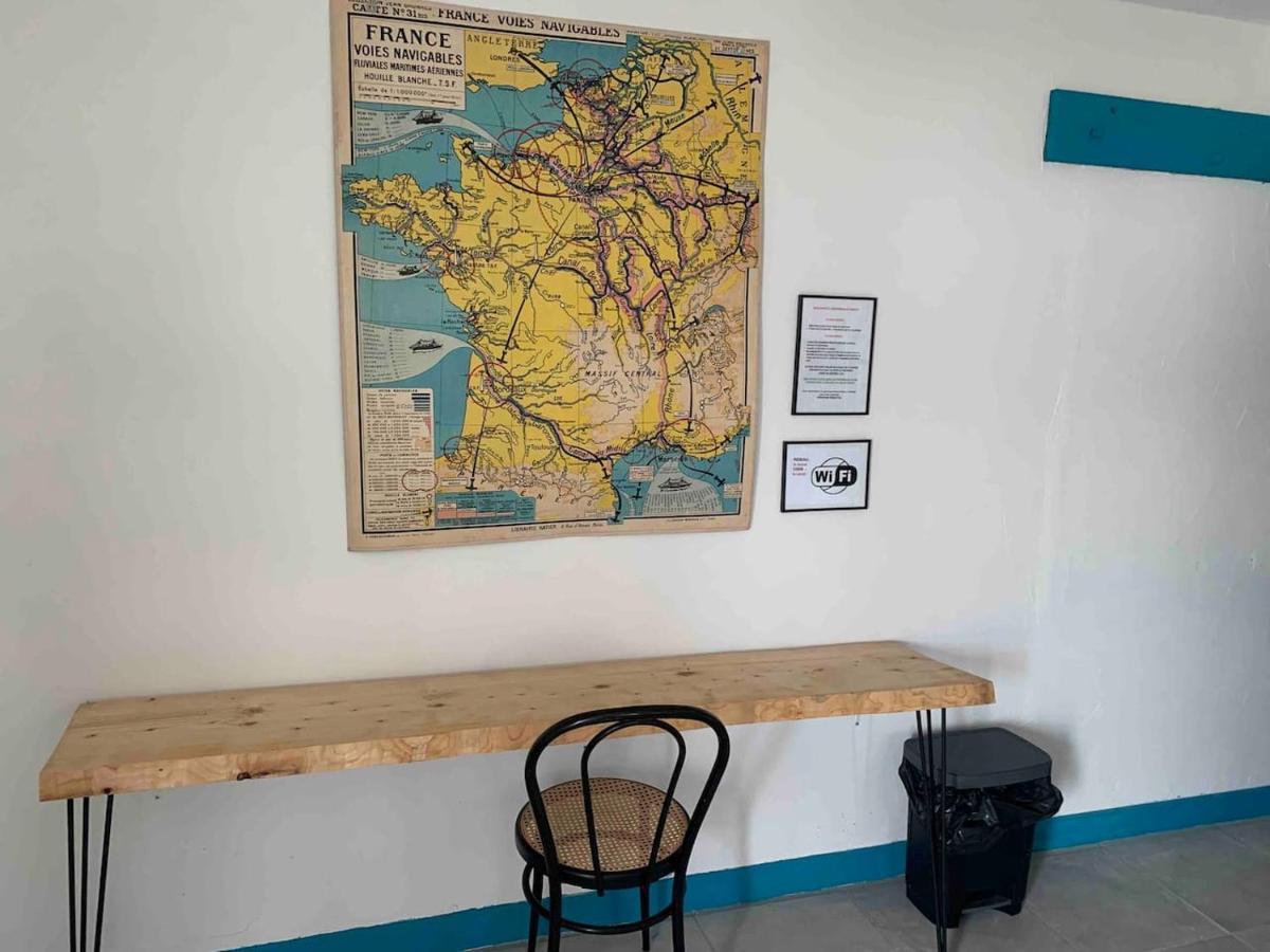 Le Depot Appartement Du Port A Champvert Екстериор снимка